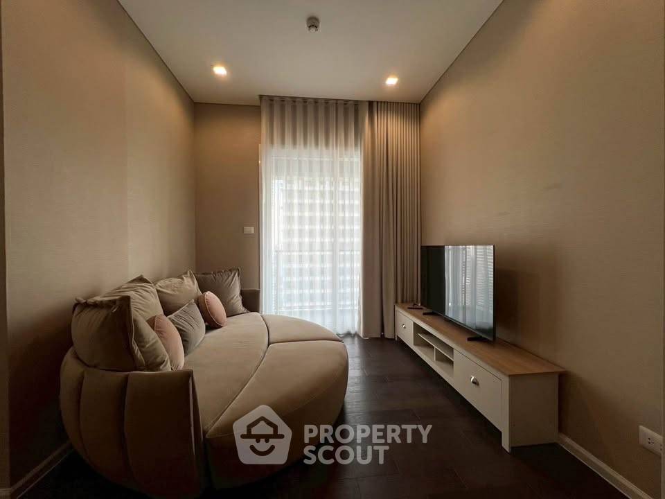 picture 2-BR Condo at The Saint Residences near MRT Phahon Yothin (ID 2557033) - 4/12