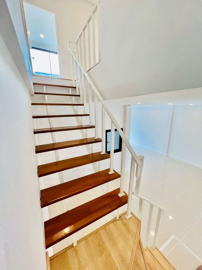 picture Townhouse for sale, located on Sanambinnam-Nonthaburi Road. Completely renovated. Conveniently located near Sanambinnam BTS station. - 15/26