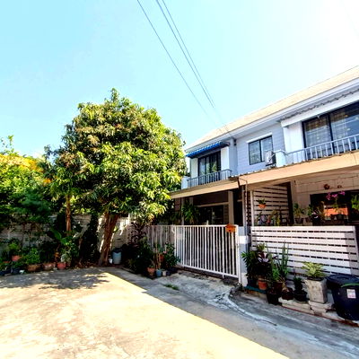 ทาวน์โฮม บางเสาธง สมุทรปราการ : หมู่บ้านพฤกษา 58/1 บ้านหลังมุม