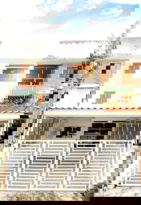 ทาวน์โฮม เขตดินแดง : ขายบ้านด่วน!ทาวน์เฮ้าส์ 3 ชั้น ทำเลน่าอยู่ -  ซ อ ย  อิ น ท า ม ร ะ 3 5 -  ปรับปรุงซ่อมแซมใหม่หมดทั้งหลัง  พร้อมอยู่