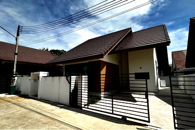 Houses for sale Bang Lamung Chonburi : [920471004-1037] 2 Bedrooms, 2 Bathrooms, 126 Sq.m. in Maple Pattaya, Hua Yai