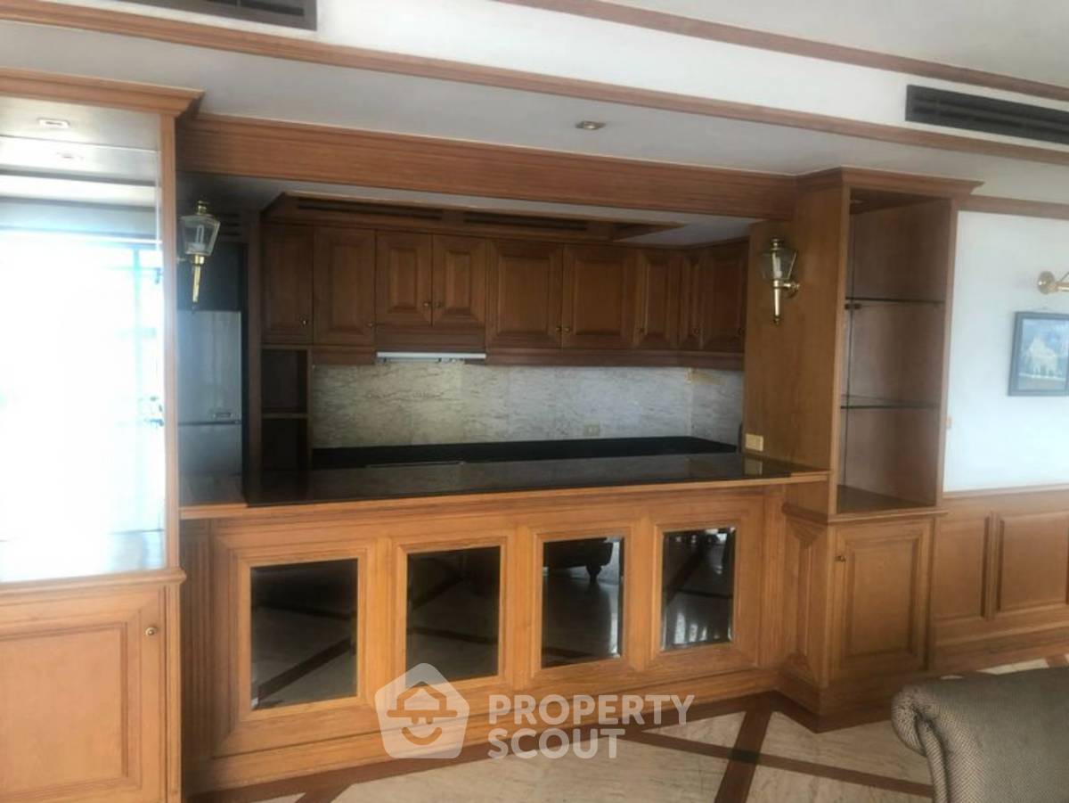 picture 3-BR Condo at Las Colinas near BTS Asok (ID 2549661) - 3/10