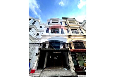 ทาวน์โฮม เอกมัย 5 : [920071001-15130] Commercial Townhouse for Sale: Sukhumvit 39