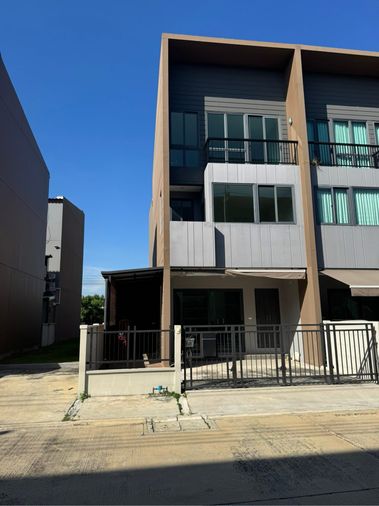 4-bed townhouse for rent, 175 sqm, 25.7 sq wah, Baan Klang Muang The Edition Sathorn - Suksawat