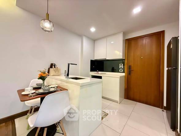รูป คอนโด 1 ห้องนอนให้เช่า The Peak Towers พราตำมะค นาจอมเทียน 43 ตร.ม. (ID 2555775) - รูปที่ 2/16