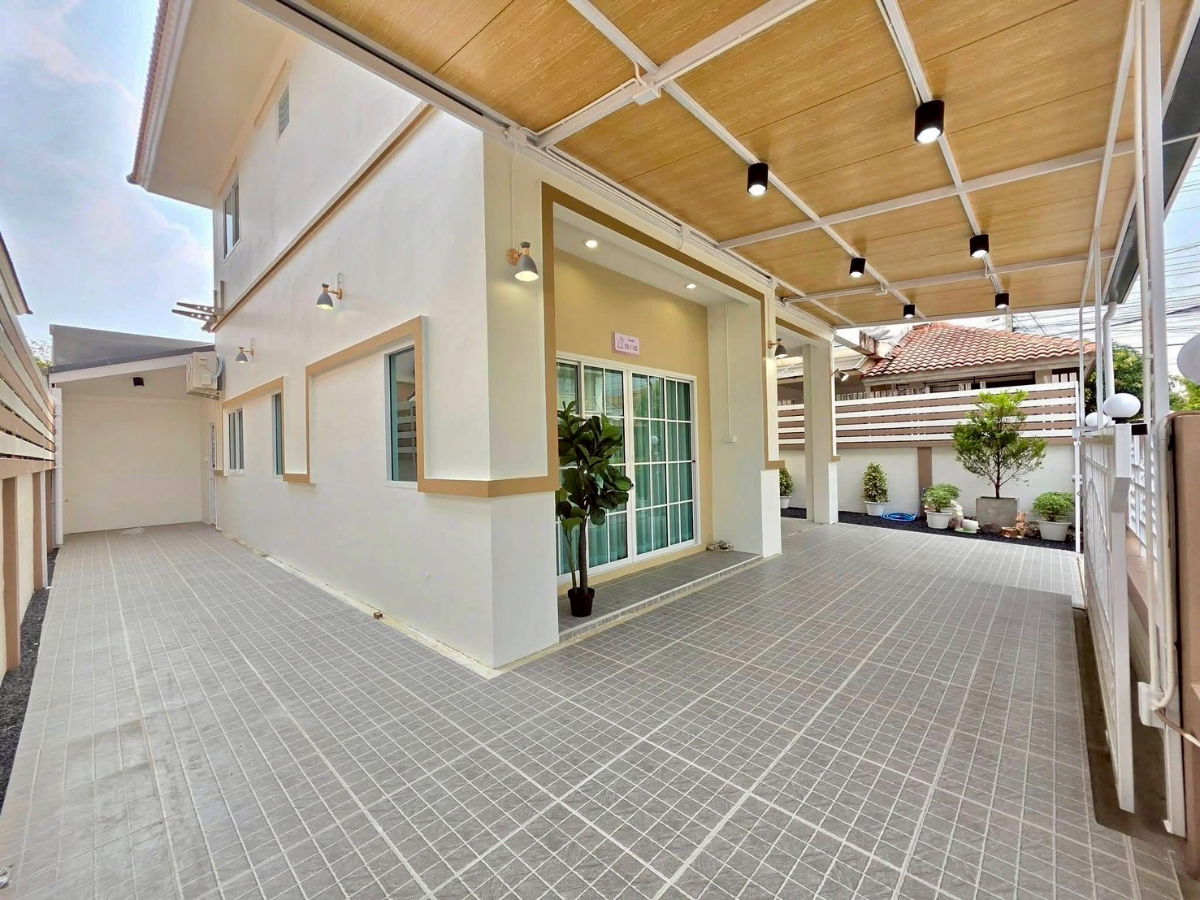 รูป ขายบ้านแฝด สไตล์บ้านเดี่ยว รีโนเวทสวย พร้อมอยู่ หมู่บ้านบุรีรมย์ ซอยเลียบคลองสอง 23 ใกล้ Safari World - รูปที่ 16/17