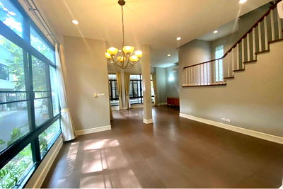 เช่าทาวน์โฮม เขตคลองเตย : [920071001-14732] Thonglor Private Compound | 350sqm 4BR | Pet Friendly | Shared Pool