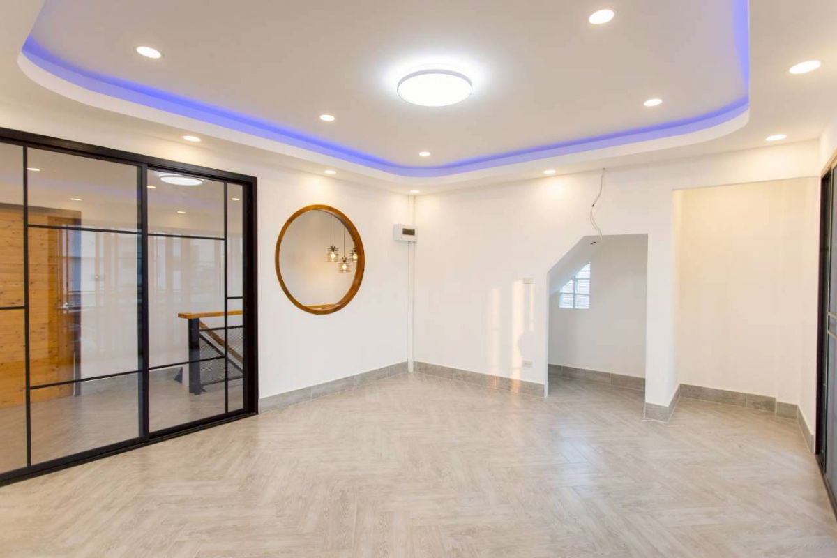 รูป ขายด่วน! โฮมออฟฟิต 3 ชั้น ซอย 20 มิถุนา แยก 5  รีโนเวทสวยใหม่ ใหญ่ มีดาดฟ้าให้ชิวด้วย พร้อมเข้าอยู่ - รูปที่ 11/27