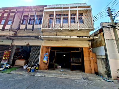 อาคารพาณิชย์ กระทุ่มแบน สมุทรสาคร : ขายอาคารพาณิชย์ 2.5 ชั้น 19 วา ย่านชุมชนเทศบาลกระทุ่มแบน ใกล้ตลาดกระทุ่มแบน ถนนเจริญสวัสดิ์ ตำบลตลาดกระทุ่มแบน อำเภอกระทุ่มแบน จังหวัดสมุทรสาคร