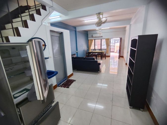 ขายทาวน์โฮม 2 ห้องนอน 200 ตร.ม. 17 ตร.ว. เขตวัฒนา