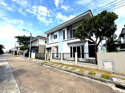 Houses for sale Sirindhorn International Institute of Technology (SIIT) : Luxury detached house for sale at Casa Ville Village, Don Mueang – Songprapha, Bangkok. 4 bedrooms, 3 bathrooms, on a land area of 50.2 sq.wah.