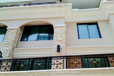 เช่าทาวน์โฮม ฟอร์จูนทาวน์ : [920071001-14744] Pet-Friendly Townhouse in Private Compound - Thonglor 25