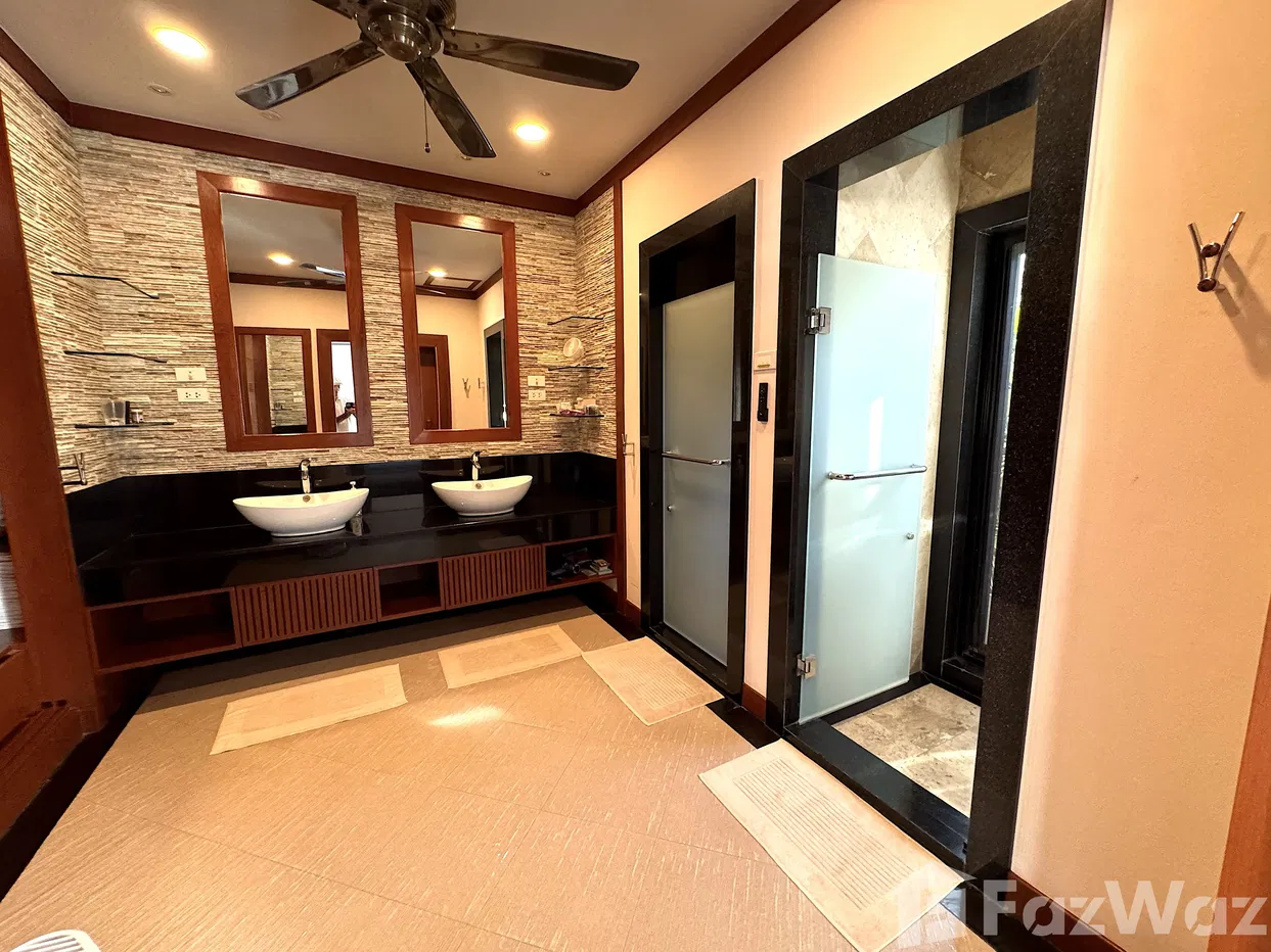 picture 4 Bedrooms villa to rent at Naiharn Baan Bua Estate 5831551 - 15/17