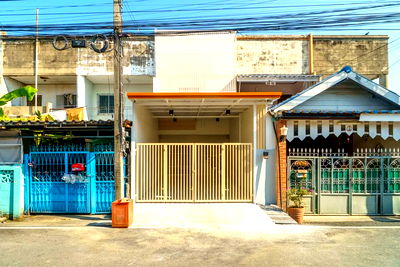 ทาวน์โฮม เซ็นทรัล พลาซ่า เวสต์เกต : ขายทาวน์เฮ้าส์ 2 ชั้น หมู่บ้านธารทอง 2 (ซอยวัดลาดปลาดุก) พื้นที่ 18 ตารางวา 3 ห้องนอน 2 ห้องน้ำ ตกแต่งใหม่พร้อมอยู่