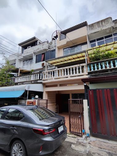 ขายทาวน์โฮม 2 ห้องนอน 200 ตร.ม. 17 ตร.ว. เขตวัฒนา