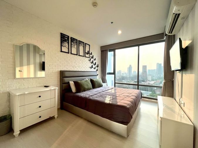  Rhythm Sukhumvit 42 1 Bedroom | 1 Bathroom (Corner Unit)