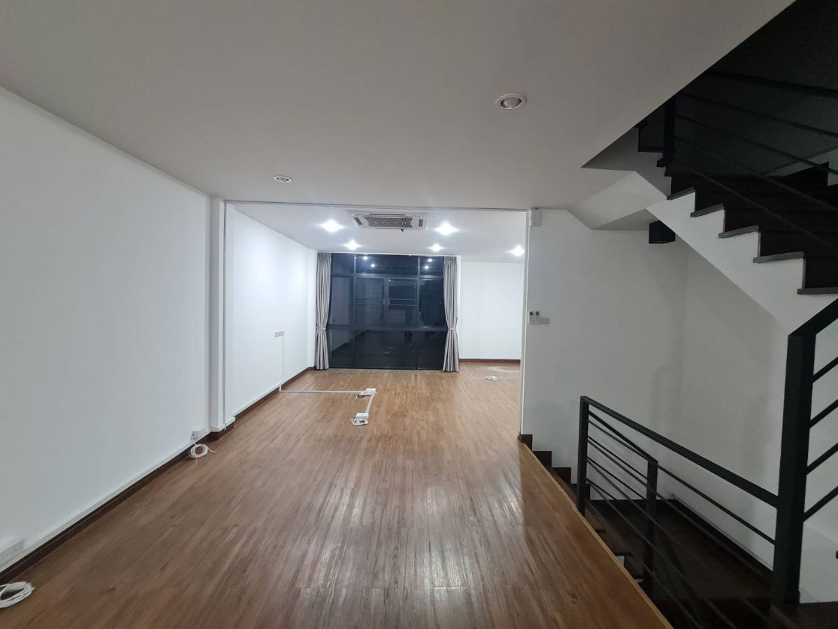 รูป ให้เช่า โฮมออฟฟิศ WORK@LIFE โฮมออฟฟิศ 4 ชั้น หน้ากว้าง 5.2 เมตร ขนาดพื้นที่ 400 ตารางเมตร สไตล์ Modern บนถนนนวมินทร์ 36 - รูปที่ 22/23