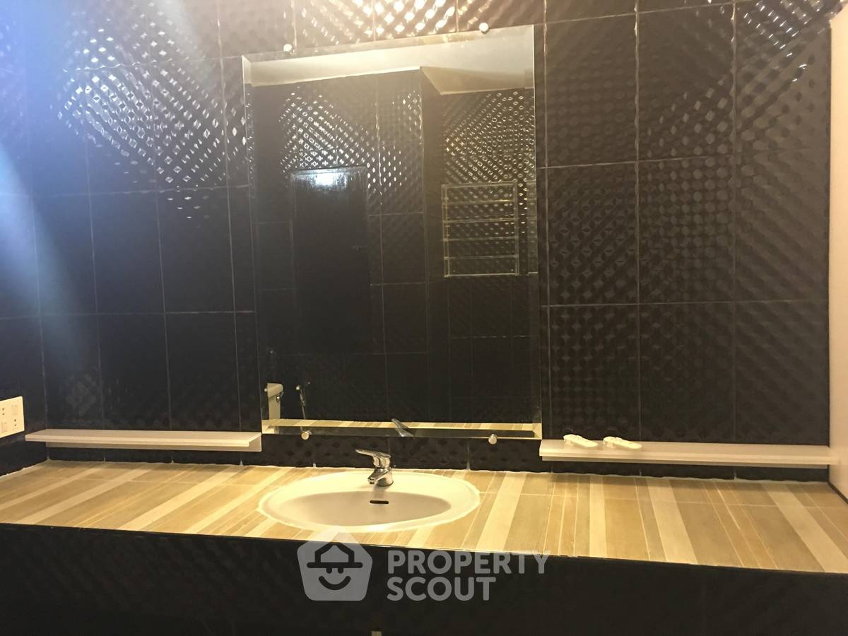 รูป คอนโด 5-ห้องนอน ที่ โอเรียลเต็ล ทาวเวอร์ คอนโดมิเนียม ใกล้ BTS เอกมัย (ID 2559763) - รูปที่ 21/33