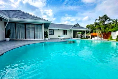 Houses for sale Bang Lamung Chonburi : [920311006-289] Luxury Pool Villa For Sale