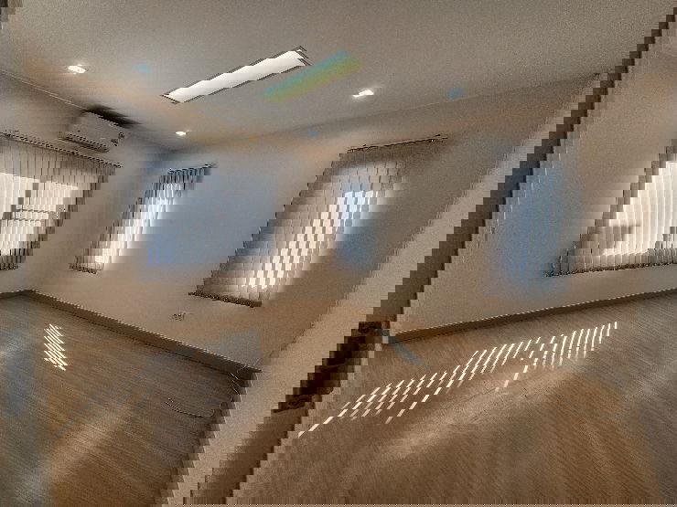 picture Townhome for rent, corner unit, newly renovated, in a prime location, next to Bangna-Trat Road. - 25/44