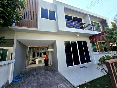 Townhouses for rent Boromarajonani College Of Nursing Noppharat Wachi : FOR RENT  TOWNHOUSE PROPERTY  22000 BAHT per MONTH