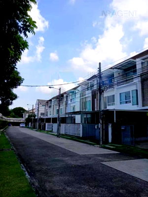 เช่าทาวน์โฮม เขตบางกะปิ : 📌 ให้เช่าทาวน์เฮาส์ 3 ชั้น บ้านใหม่ พระราม 9 - ศรีนครินทร์ 3 ห้องนอน 3 ห้องน้ำ