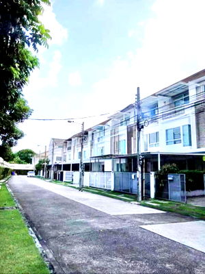 เช่าทาวน์โฮม เขตบางกะปิ : ให้เช่าบ้านใหม่พระราม 9 – ศรีนครินทร์