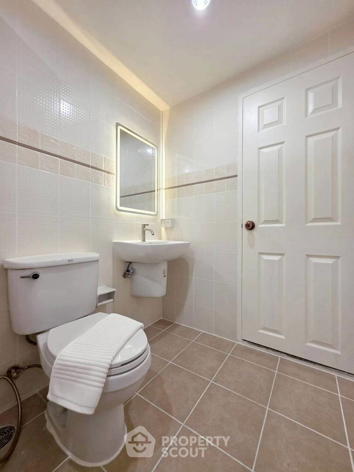 picture 2-BR Condo at Lumpini Ville Cultural Center near MRT Huai Khwang (ID 2559823) - 5/11