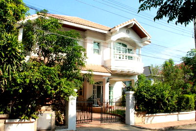 Houses for rent : House for Rent Pattra Ramkhamhaeng 76, 4 bedroom 69 sqw 250 sqm Fully Furnished Near Srinakarin, Krungthep Kreetha, Huamak : EL26R-002