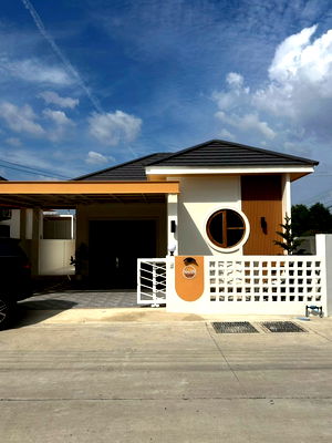 Houses for sale Phan Thong Chonburi : Brand new, single-story house with 2 bedrooms and 2 bathrooms, near Amata Industrial Estate, Phases 4-10.