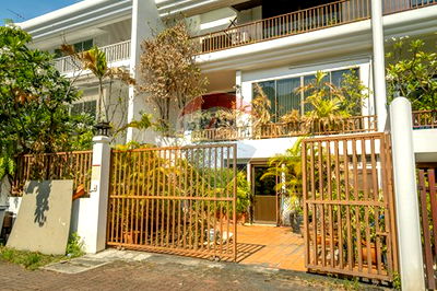 ทาวน์โฮม เขตวัฒนา : [920071054-560] Spacious Townhouse in the Heart of Sukhumvit Phrom Phong