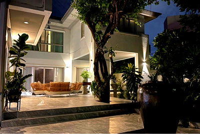 Houses for sale Suan Luang : [920071080-71] Luxurious 5-Bed Sanctuary in Suan Luang, Bangkok