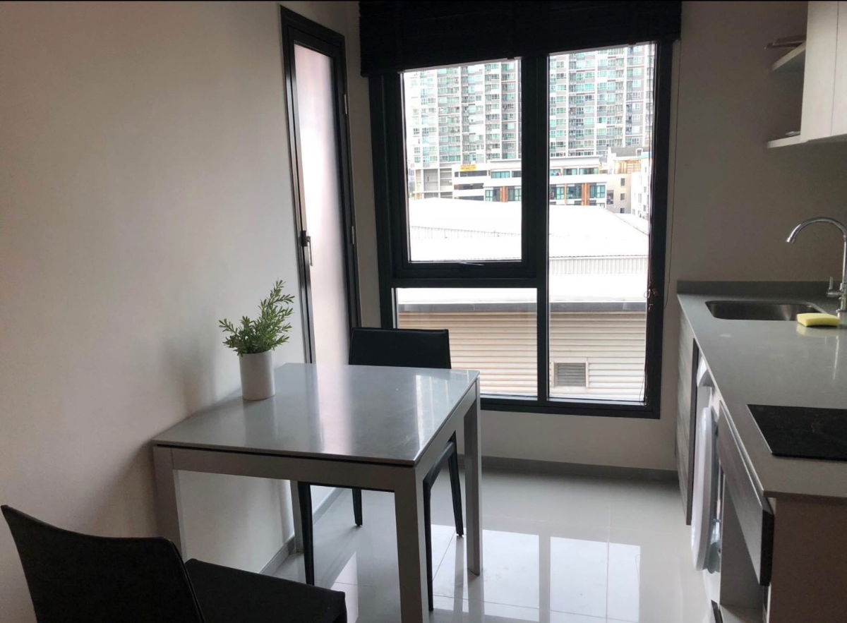 picture Centric Huai Khwang       Station - 10/11