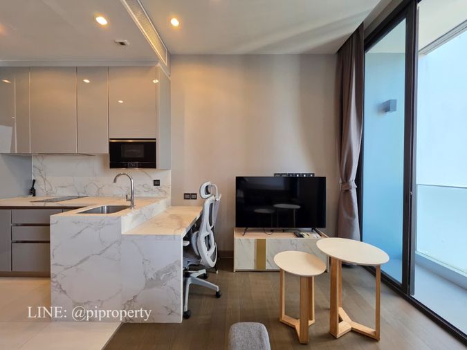 ให้เช่าคอนโด 1 ห้องนอน ตกแต่งครบครัน ในโครงการ Esse at Singha Complex ใกล้สถานี MRT