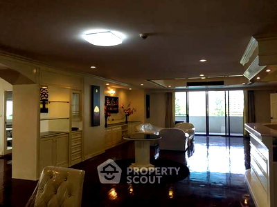 Condos for sale : 5-BR Condo at Oriental Towers Condominium near BTS Ekkamai (ID 2559763)