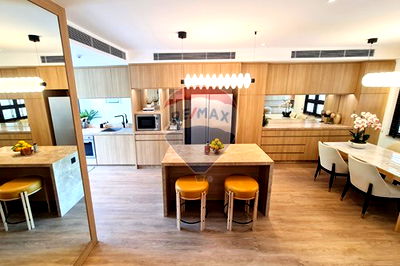 Townhouses for sale Watthana : [920071054-524] Bright & Spacious Renovated Townhouse in Sukhumvit