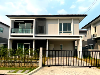 ขายบ้านเดี่ยว : **บ้านเปล่าไม่เคยเข้าอยู่ สภาพบ้านใหม่มาก ขายบ้านเดี่ยว 2 ชั้น โครงการ Centro พระราม 9 – กรุงเทพกรีฑา