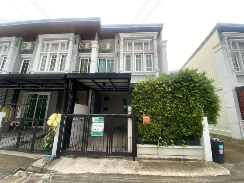 ขายทาวน์โฮม : ขายทาวน์เฮ้าส์ 2 ชั้นมือสอง หลังมุม หมู่บ้านโกลเด้นทาวน์ งามวงศ์วาน-แคราย (Golden Town Ngamwongwan - Khae Rai) ใกล้รถไฟฟ้า BTS สถานี คูคต