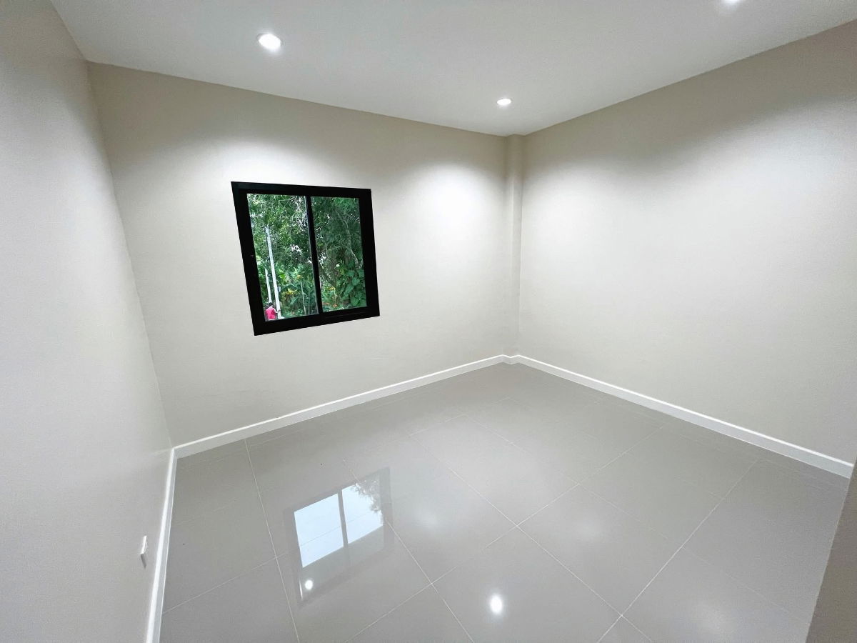 picture Corner 2-Storey Townhouse for Sale – Great Location in Chalong (Owner Post) - 13/31