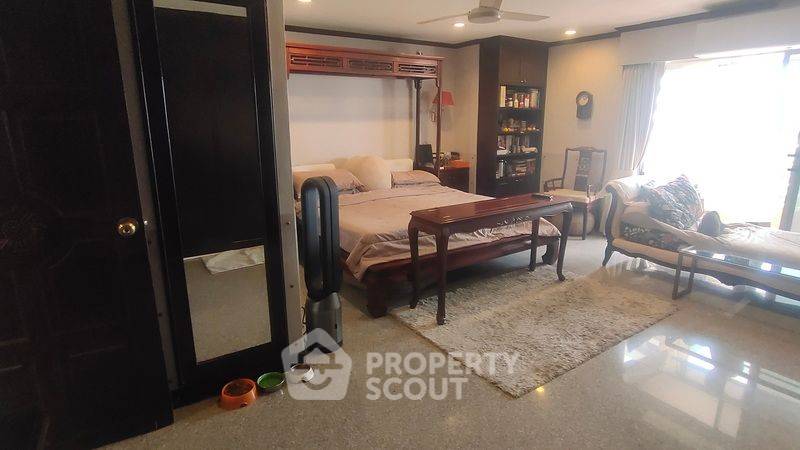 picture 3-BR Condo at Regent On The Park 3 Condominium near MRT Phetchaburi (ID 2109155) - 7/18