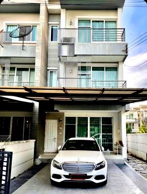 Townhouses for sale Bang Kapi : For Sale: 3-Storey Townhome (corner unit) at Town Avenue Rama 9 Luxury Sansiri-Style Townhome | Near Wellington International School | Prime Rama 9 