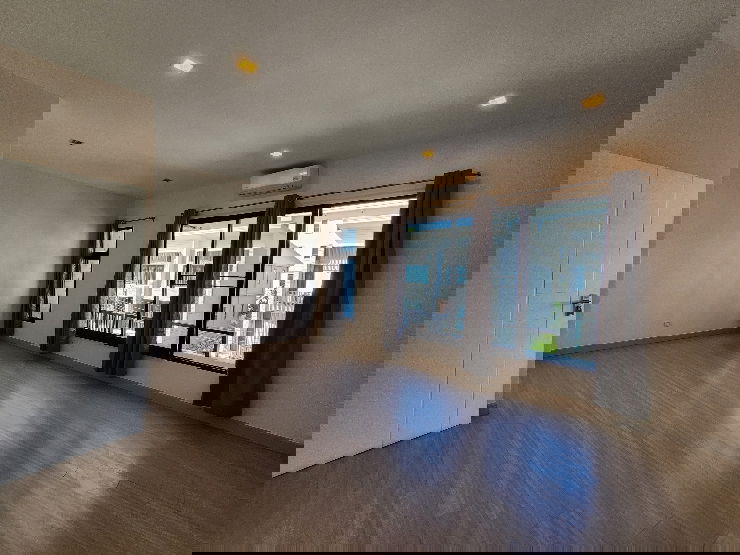 picture Townhome for rent, corner unit, newly renovated, in a prime location, next to Bangna-Trat Road. - 43/44