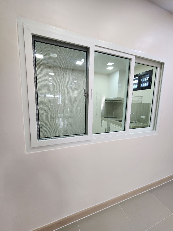 picture Townhome for rent, corner unit, newly renovated, in a prime location, next to Bangna-Trat Road. - 12/44