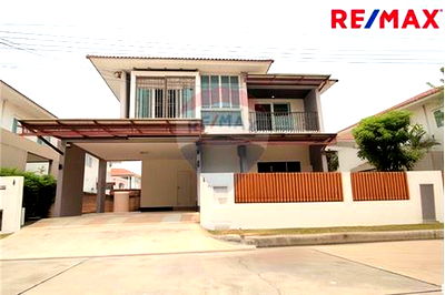 Houses for sale Bang Khun Thian : [920091006-310] Luxurious Haven with Pool in Bang Khun Thian