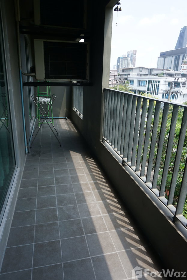 picture Newly-renovated corner room in Phrom Phong w/ unblocked view 1393518 - 10/11