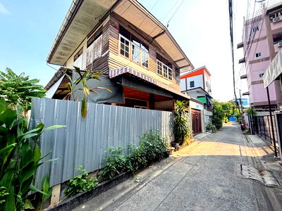 เช่าบ้านเดี่ยว วิทยาลัยพณิชยการธนบุรี : ให้เช่า บ้านเดี่ยว2ชั้น เลี้ยงสัตว์ได้ ใกล้ MRT จรัญ13 เข้าออกได้หลายทาง ถนนจรัญ12และอิสรภาพ29