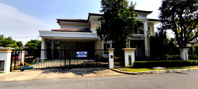 Houses for sale Phutthamonthon Sai 3 Road  : Single house for sale, Granada Pinklao, beautiful and luxurious, located on Borommaratchachonnani Road. The house is quiet and private.