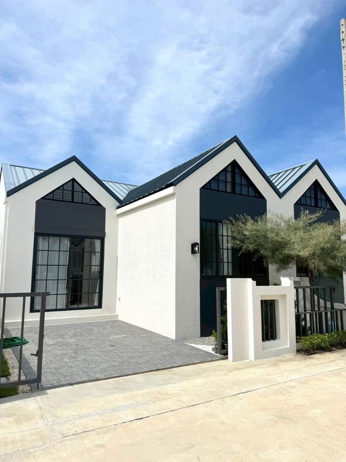 รูป บ้านสร้างใหม่ ใกล้โรบินสันถลาง งบไม่ถึง 3 ล้านบาท !! 2 ห้องนอน 2 ห้องน้ำ 1 ที่จอดรถ 🔥 - รูปที่ 1/18