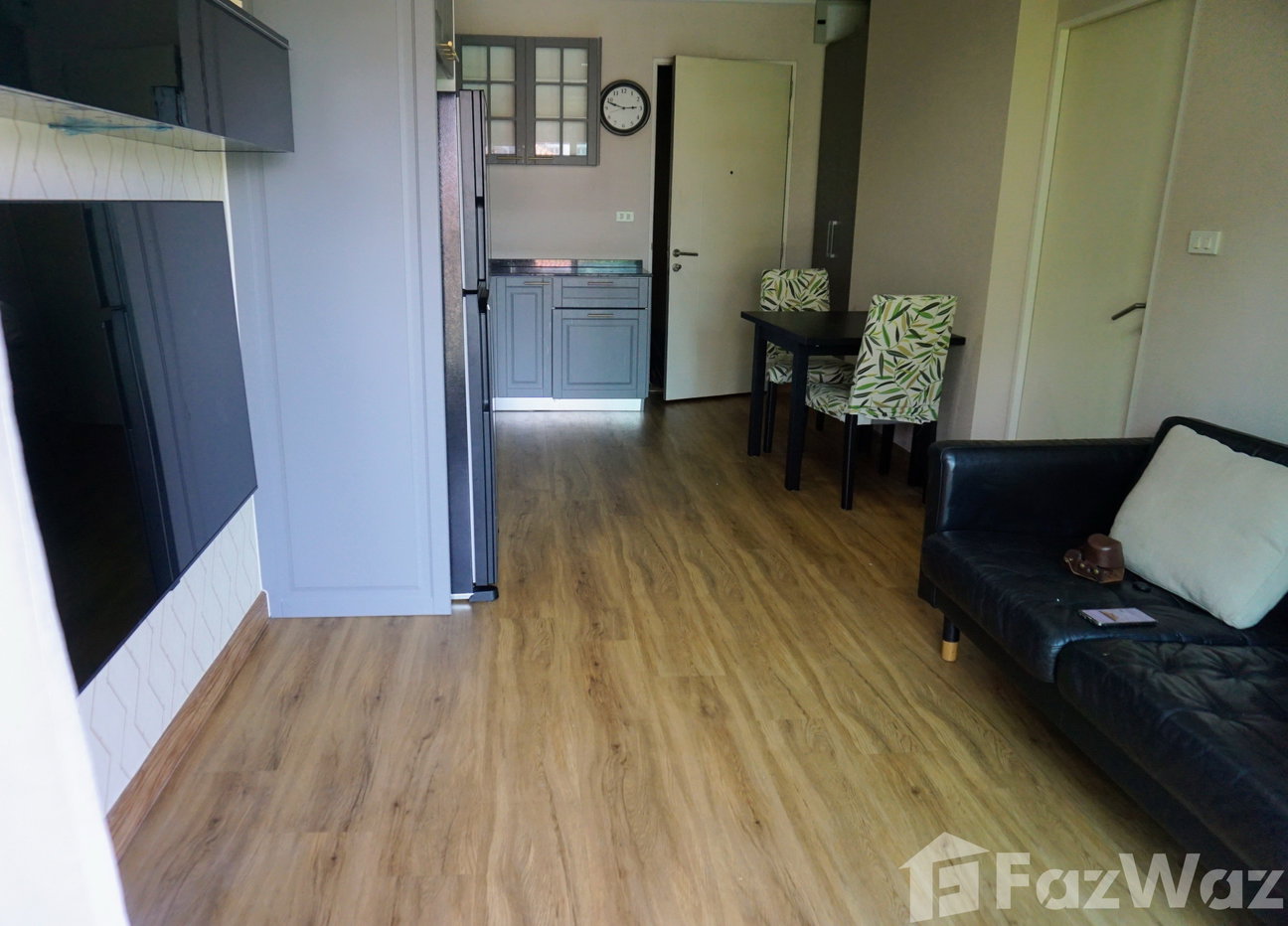 picture Newly-renovated corner room in Phrom Phong w/ unblocked view 1393518 - 2/11