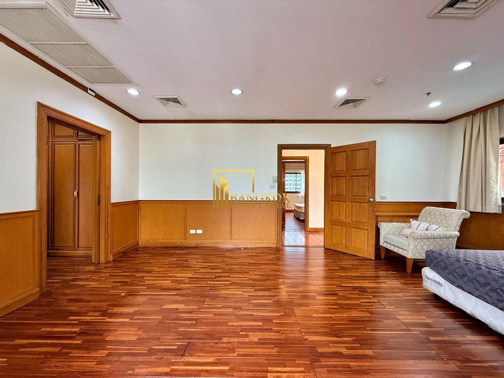 รูป Very Spacious 4 Bedroom Duplex Penthouse For Rent in Sathorn - BR20737AP - รูปที่ 24/46